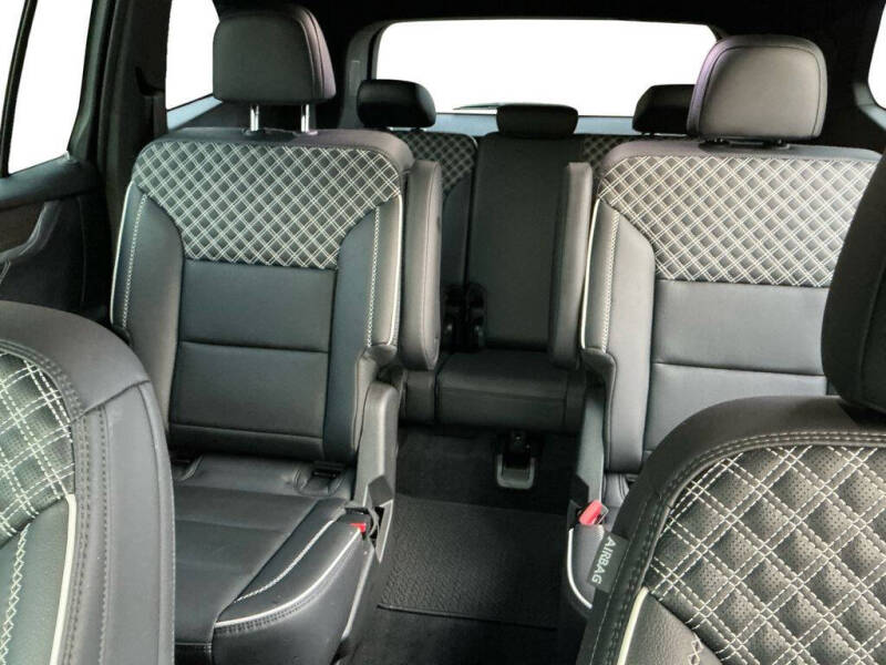 2025 GMC Acadia Denali