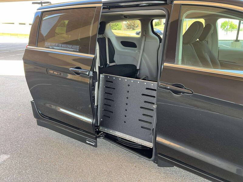 2022 Chrysler Voyager LX