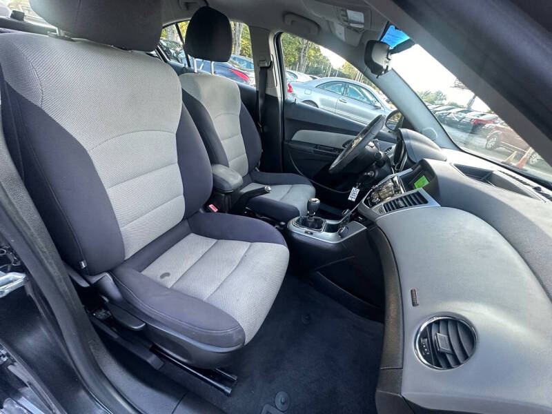 2013 Chevrolet Cruze LS Manual