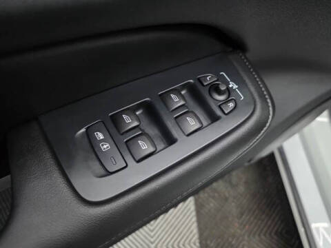 2025 Volvo S60 T8 Plus