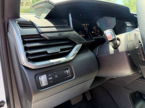2024 GMC Acadia Elevation