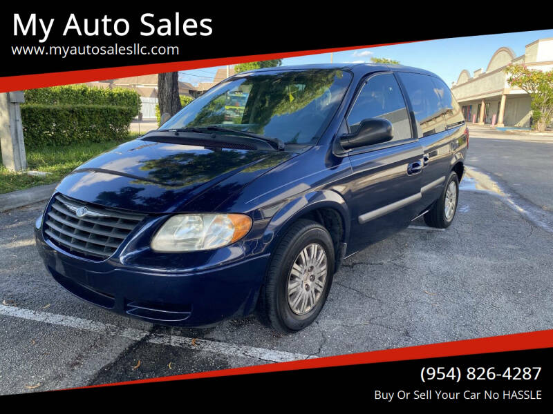 2005 Chrysler Town and Country Base