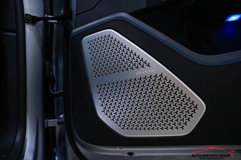 2025 Lamborghini Urus SE