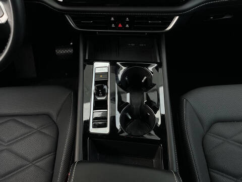 2025 Volkswagen Atlas Cross Sport SE 4Motion