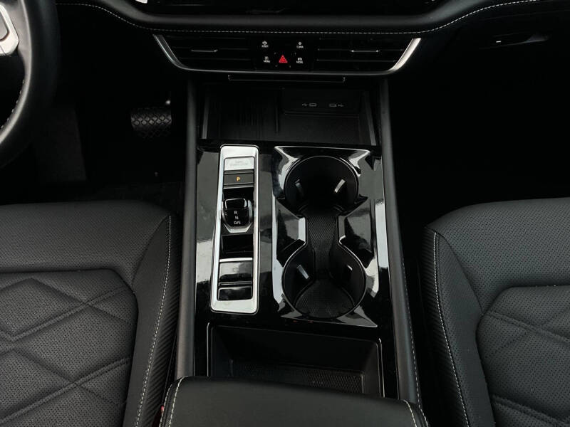 2025 Volkswagen Atlas Cross Sport SE 4Motion