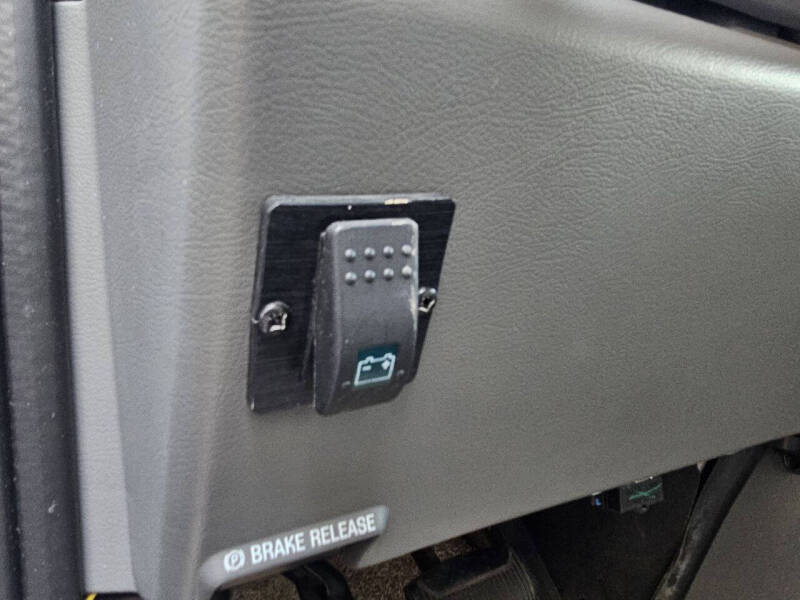 2004 Lexington Class C Mini Motorhome