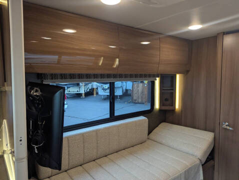 2018 Winnebago Trend 23D / 23ft