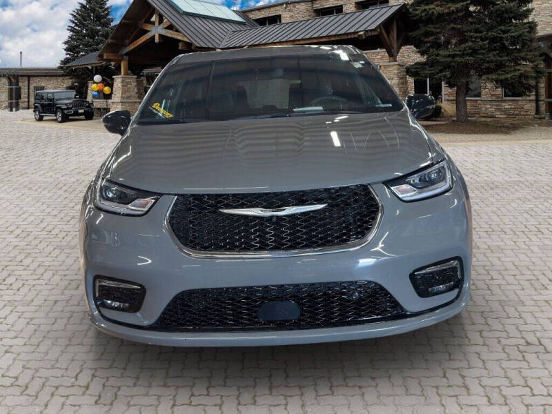 2025 Chrysler Pacifica Plug-In Hybrid Select