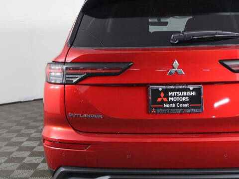 2025 Mitsubishi Outlander ES