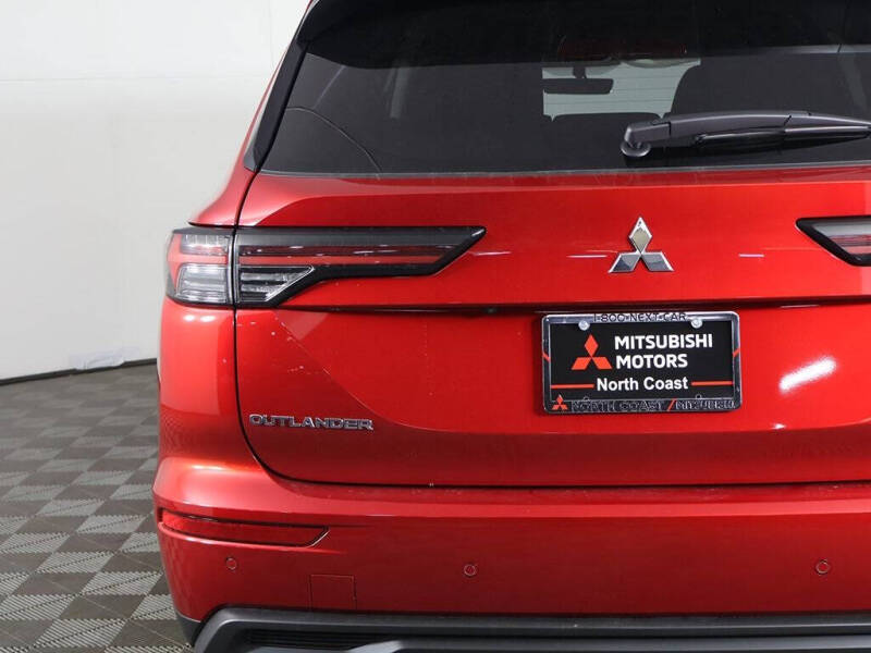 2025 Mitsubishi Outlander ES