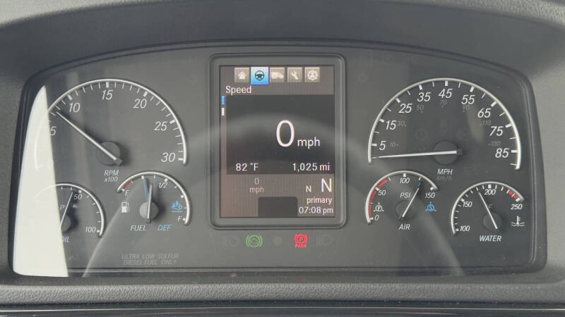 2025 Freightliner M2 106