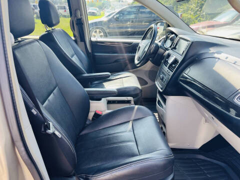 2012 Chrysler Town and Country Touring