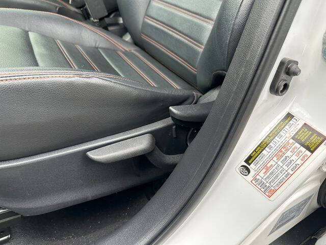 2019 Nissan Kicks SR