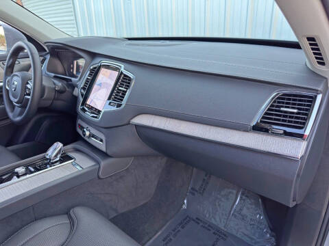 2024 Volvo XC90 Recharge T8 Ultimate Bright Theme 7P