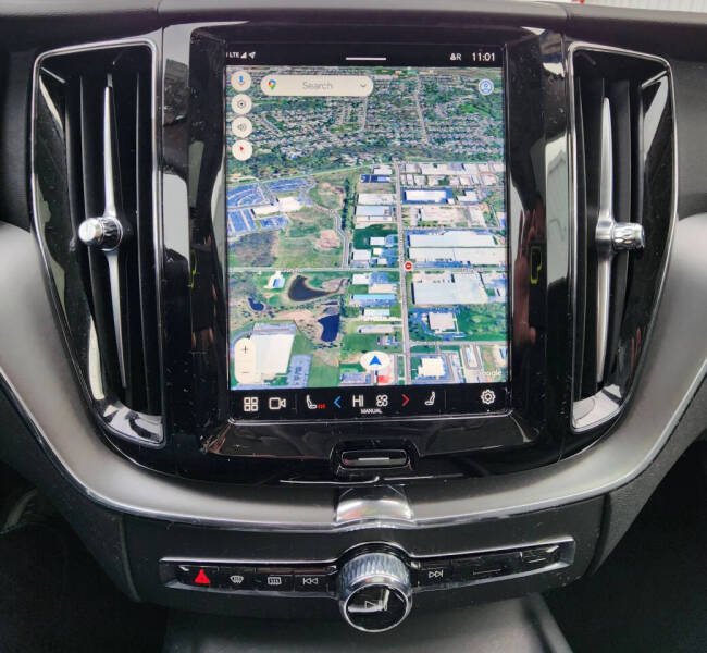 2025 Volvo XC60 B5 Core Dark Theme