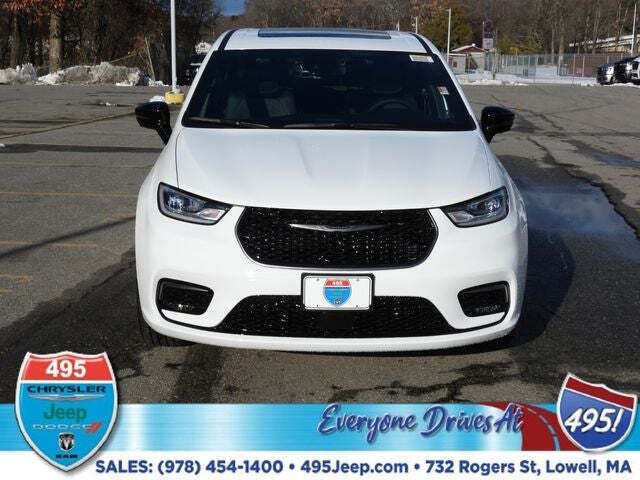 2026 Chrysler Pacifica Select