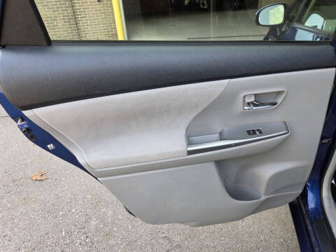 2016 Toyota Prius v Three