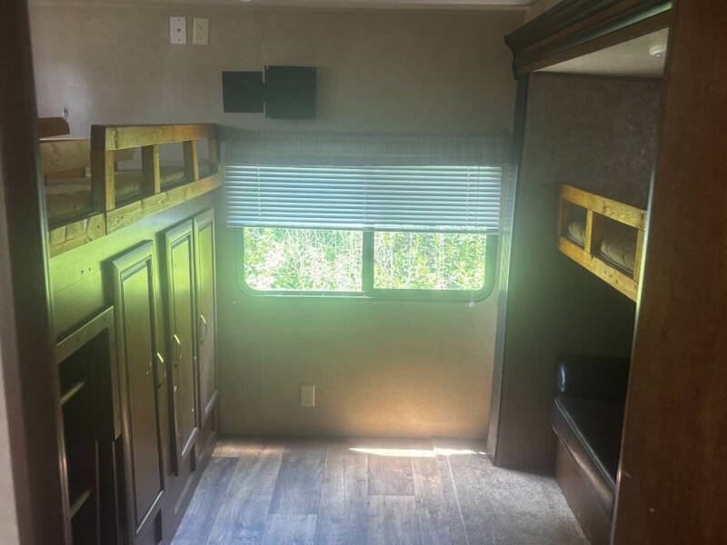 2017 Forest River 31 BKIS Wildwood