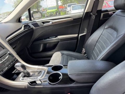 2013 Ford Fusion SE