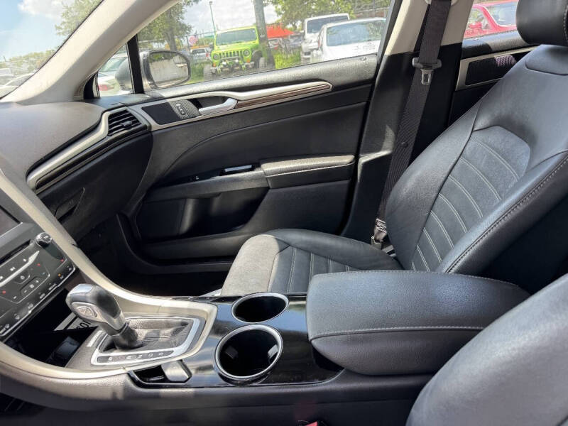 2013 Ford Fusion SE