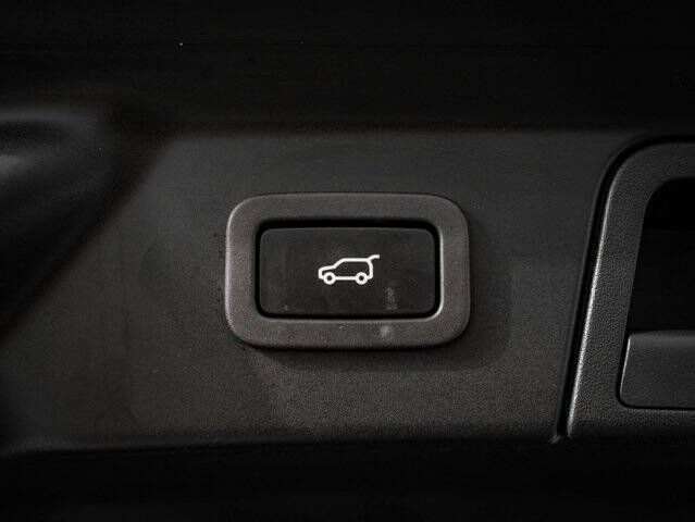 2022 Land Rover Range Rover Velar P250 R-Dynamic S