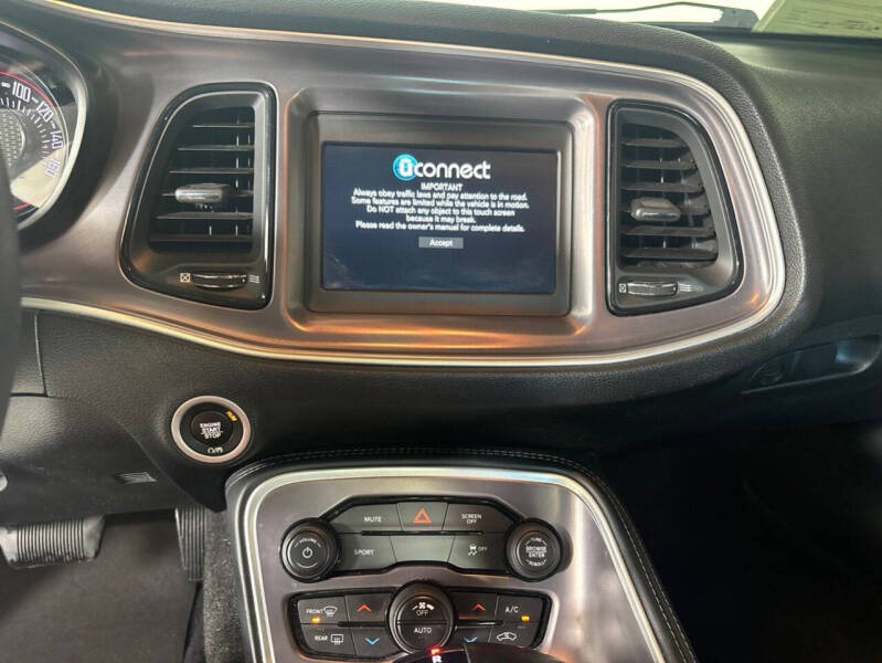 2021 Dodge Challenger SXT