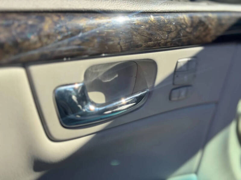 2011 Cadillac DTS Luxury Collection