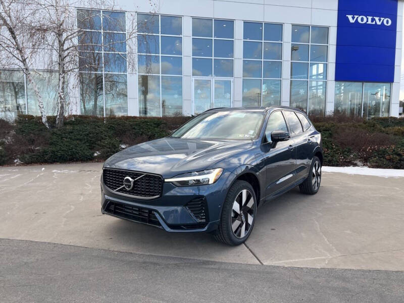2025 Volvo XC60 T8 Plus Dark Theme