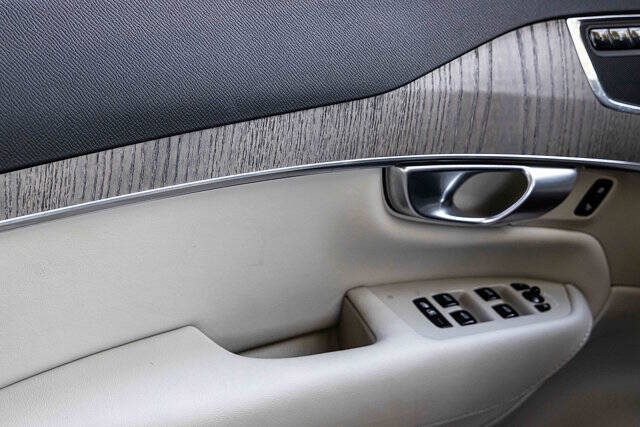 2024 Volvo XC90 B5 Plus Bright Theme