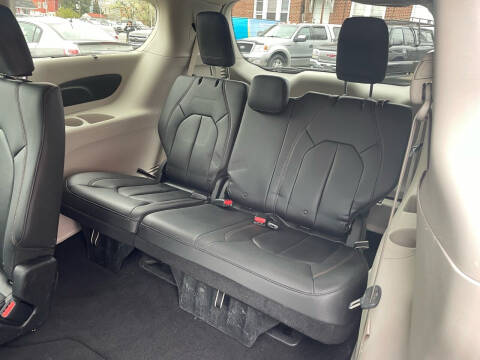 2017 Chrysler Pacifica Touring-L