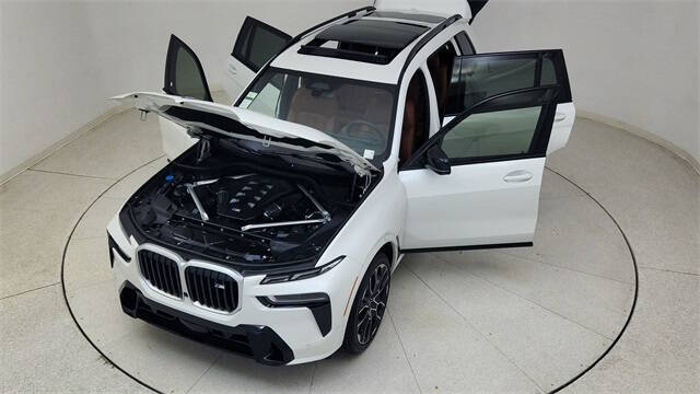 2025 BMW X7 M60i