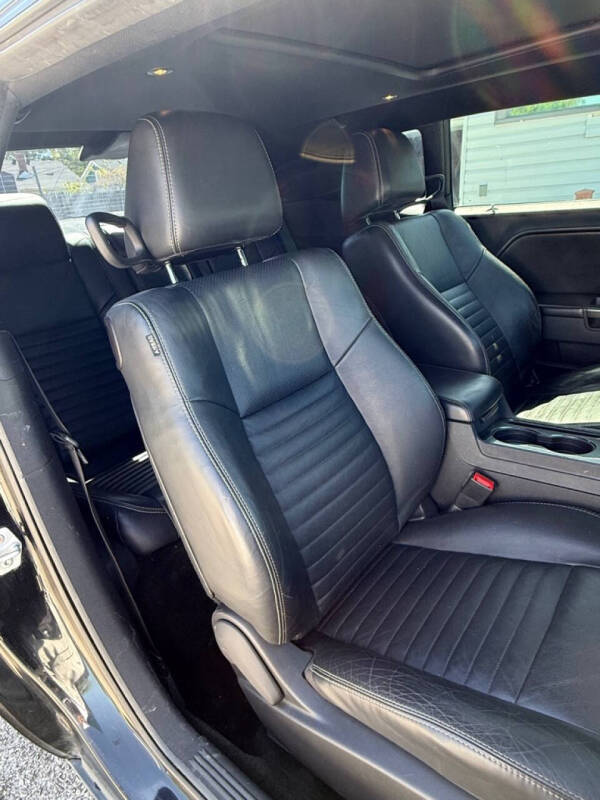 2013 Dodge Challenger SXT Plus