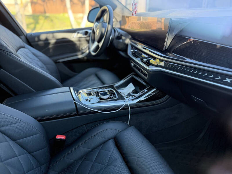 2025 BMW X7 xDrive40i