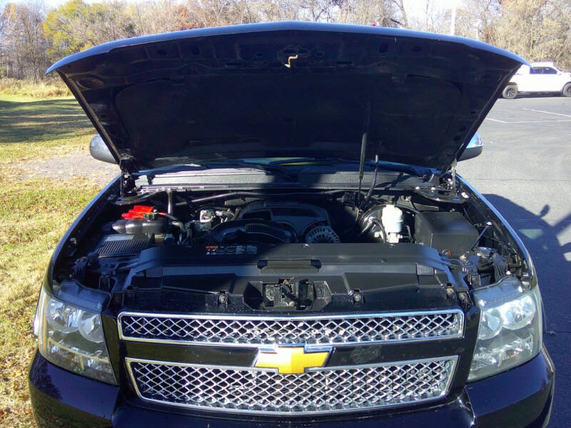 2013 Chevrolet Avalanche LT photo 24