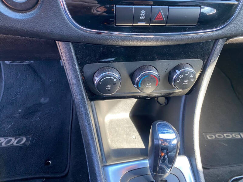 2011 Chrysler 200 LX