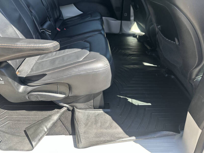 2017 Chrysler Pacifica Touring-L