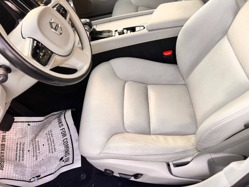 2020 Volvo V60 T5 Momentum