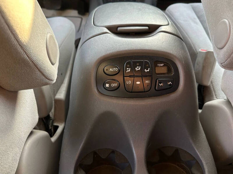 2005 Toyota Sequoia SR5