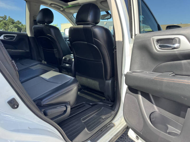 2020 Nissan Pathfinder SL