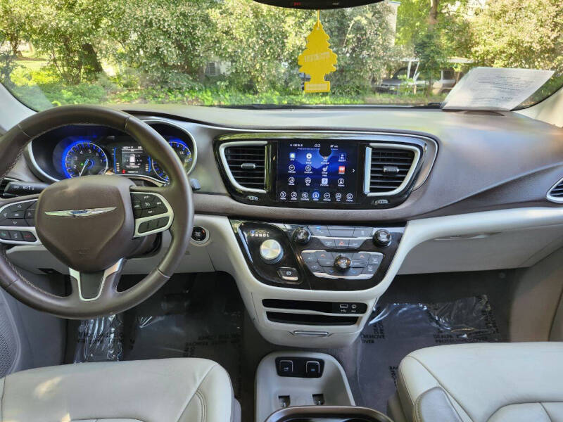 2017 Chrysler Pacifica Touring-L