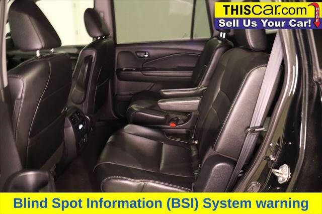 2019 Honda Pilot Touring w/Rear Captain's Chairs