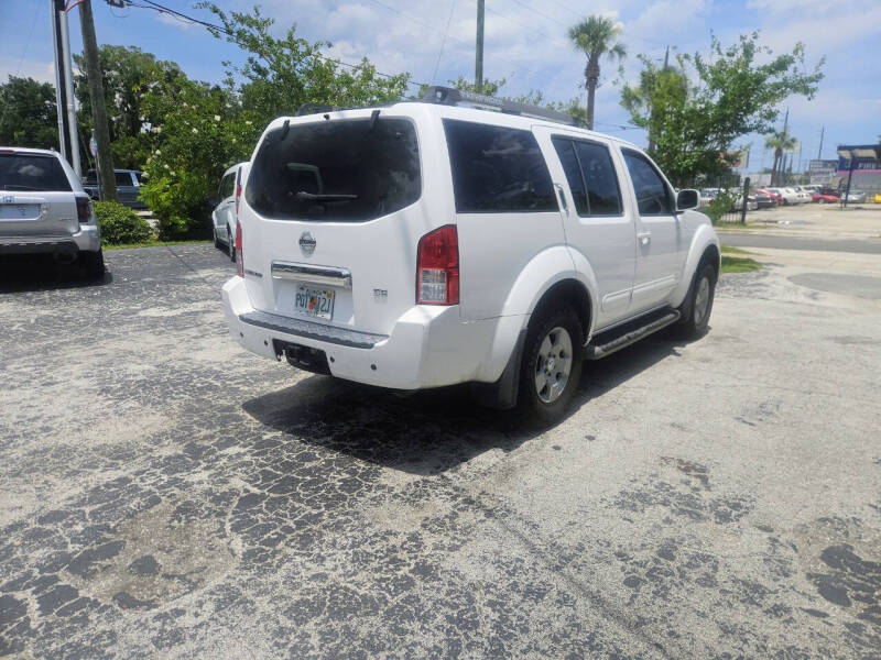 2005 Nissan Pathfinder SE