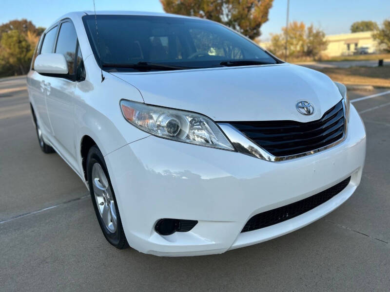 2013 Toyota Sienna LE 8-Passenger