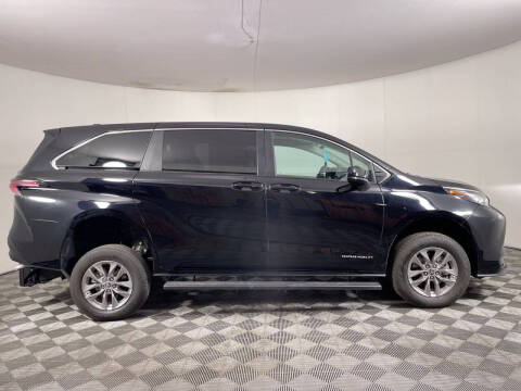 2023 Toyota Sienna LE 8-Passenger