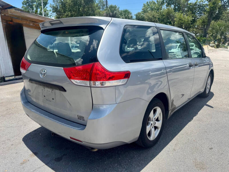2012 Toyota Sienna Base 7-Passenger
