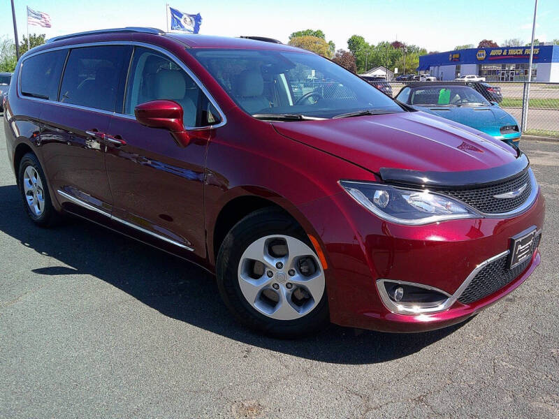 2017 Chrysler Pacifica Touring-L Plus