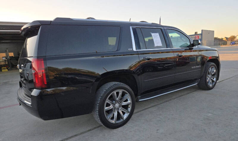 2015 Chevrolet Suburban LTZ photo 17