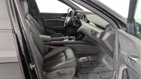 2022 Audi e-tron quattro Premium