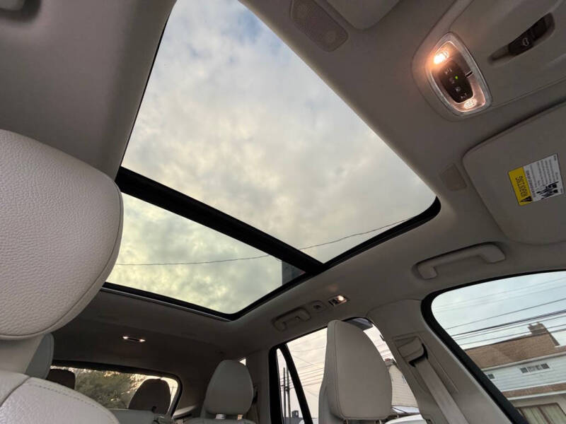 2020 Volvo XC90 T6 Momentum 7-Passenger