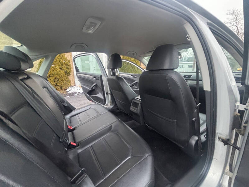 2014 Volkswagen Passat 1.8T Wolfsburg Edition PZEV